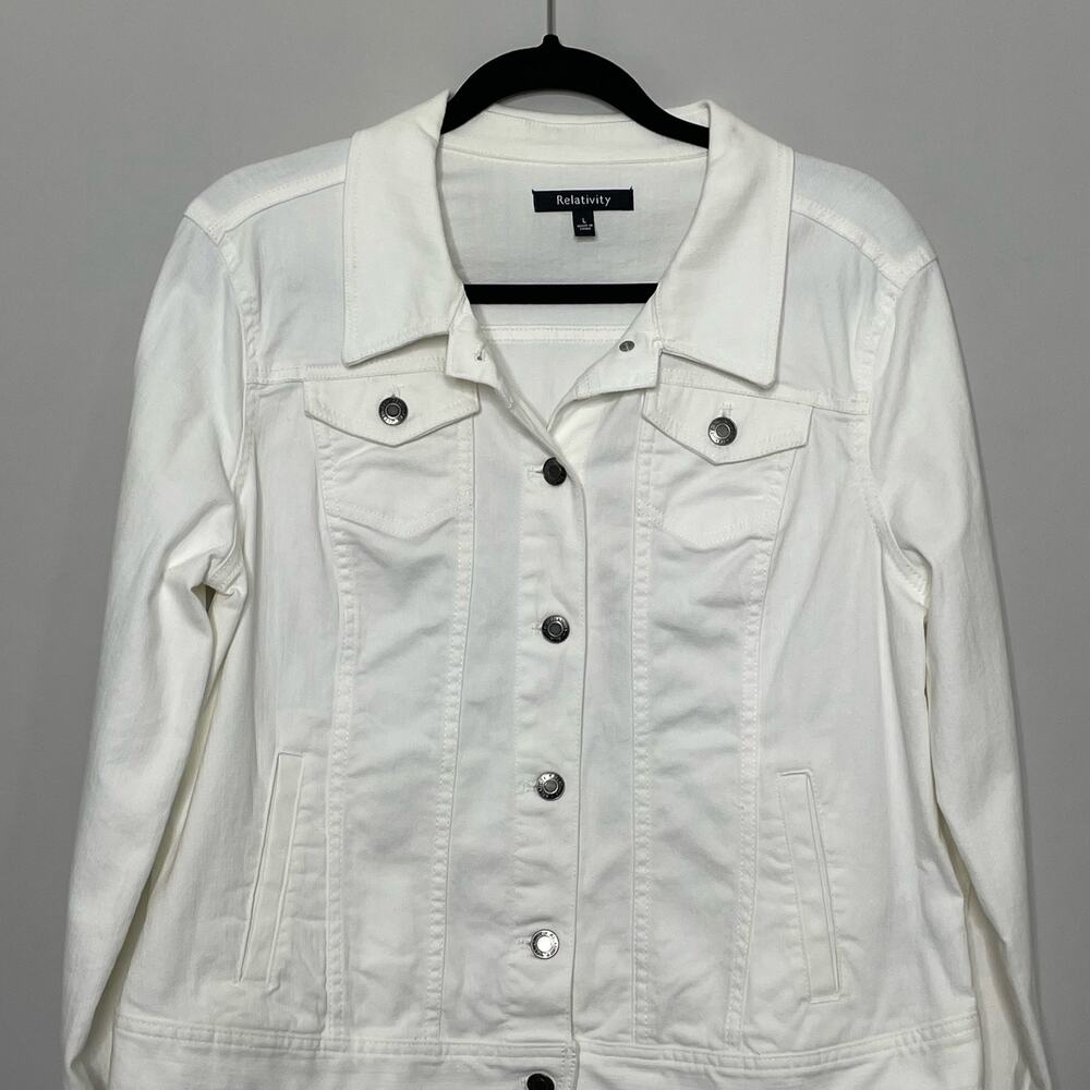 Relativity Denim Jean Jacket Button Down Long Sleeve Breast Pockets White L NWT - Picture 4 of 10